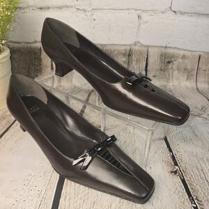 STUART WEITZMAN BROWN LEATHER CLASSIC LOW HEEL PUMPS KITTEN WOMENS 8